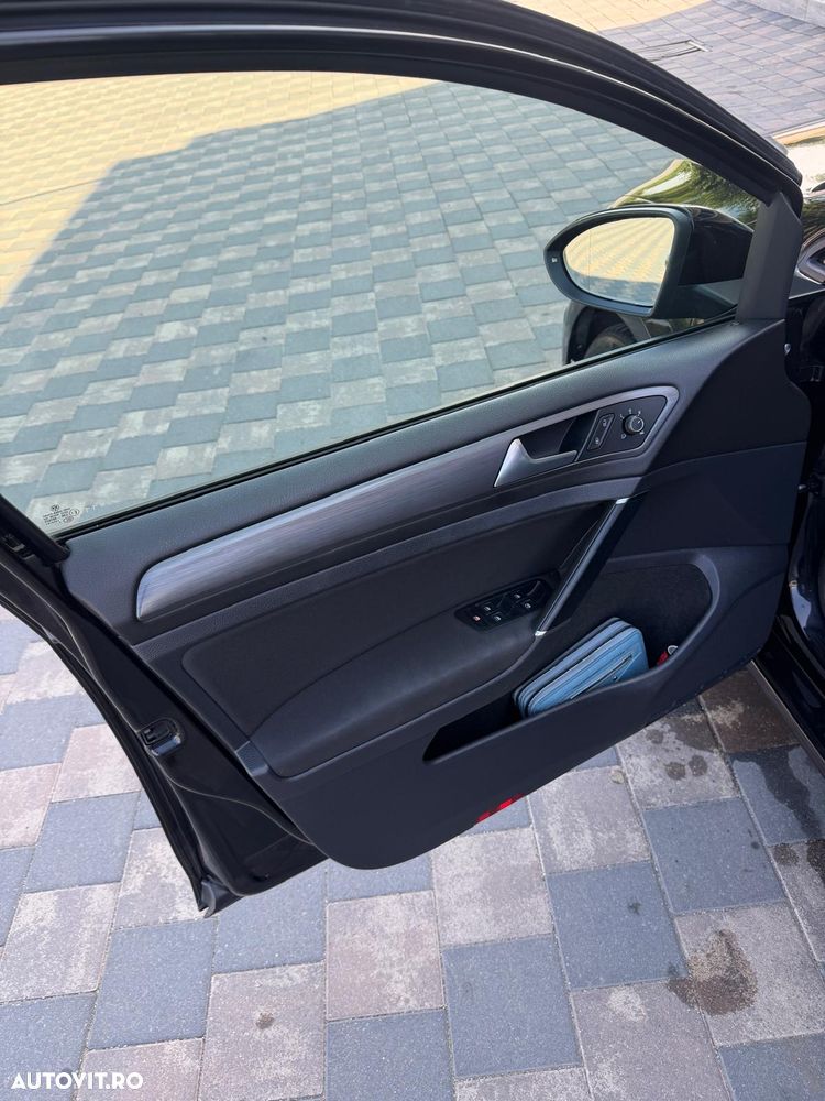 Volkswagen Golf - 10