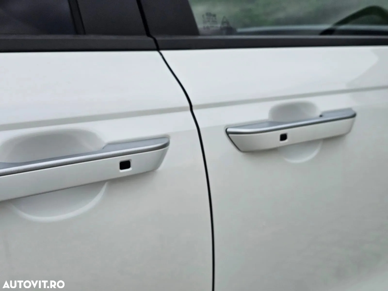 Kia Carnival - 11