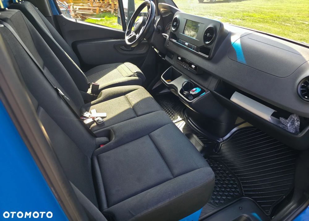Mercedes-Benz Sprinter 907 - 8