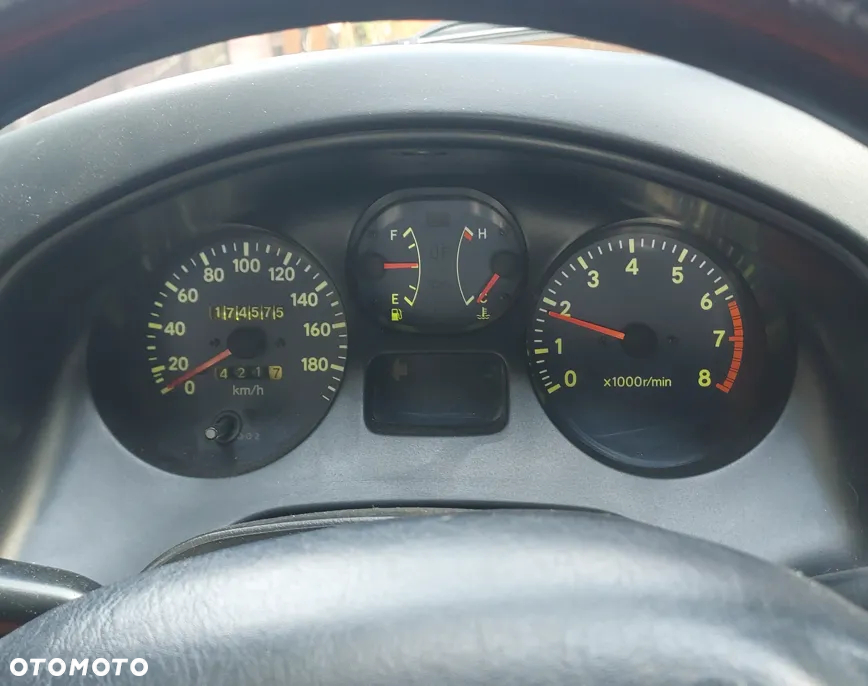 Toyota RAV4 2.0 - 8