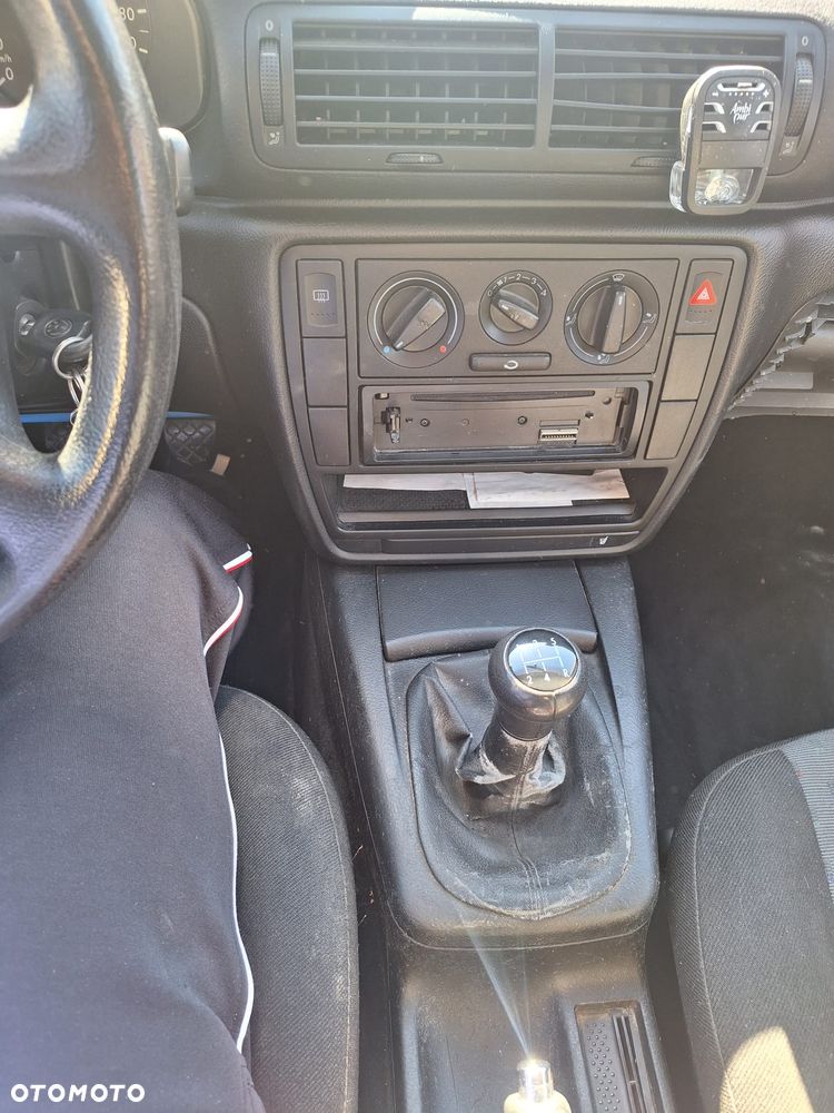 Volkswagen Passat - 10