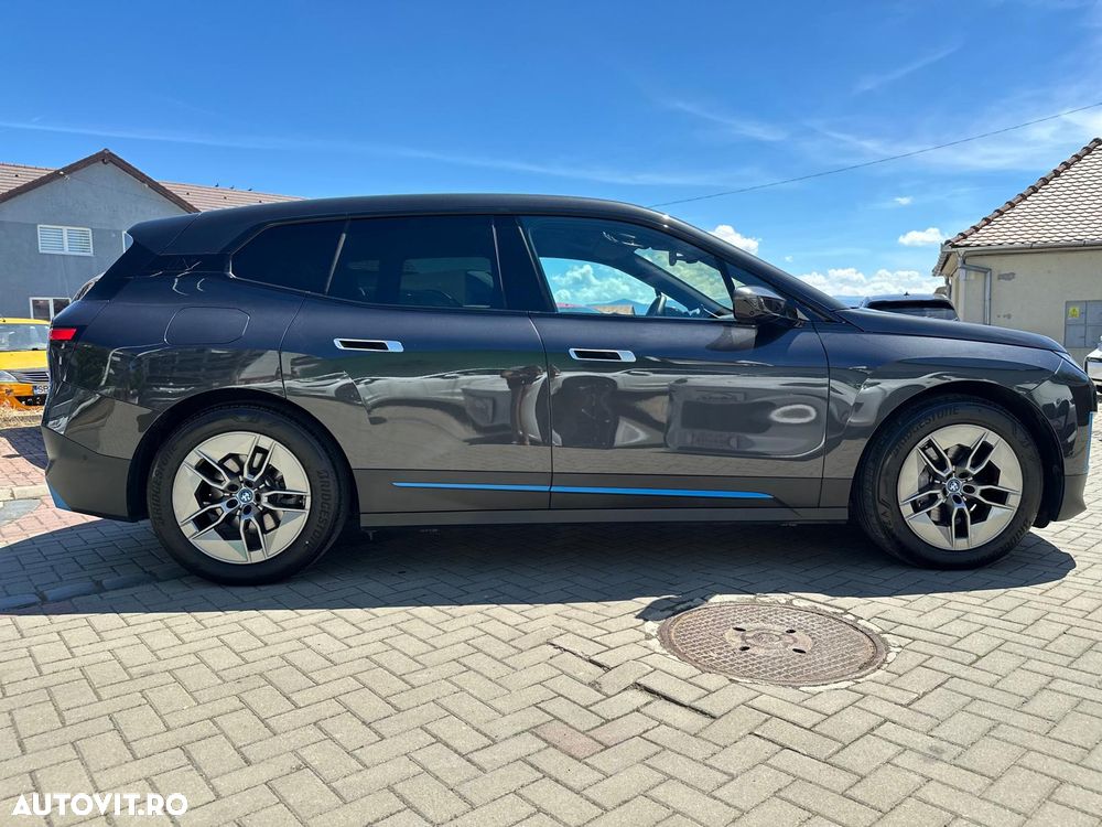 BMW iX xDrive40 - 14
