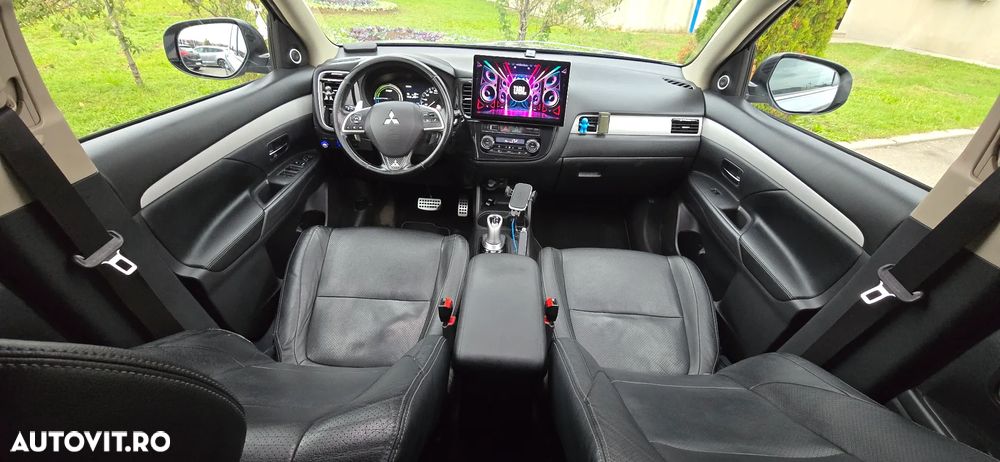 Mitsubishi Outlander - 16