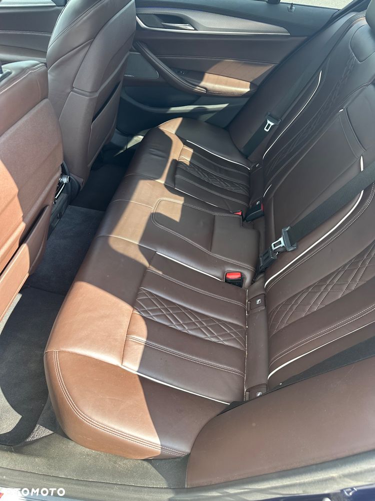 BMW Seria 5 M550i xDrive sport - 11
