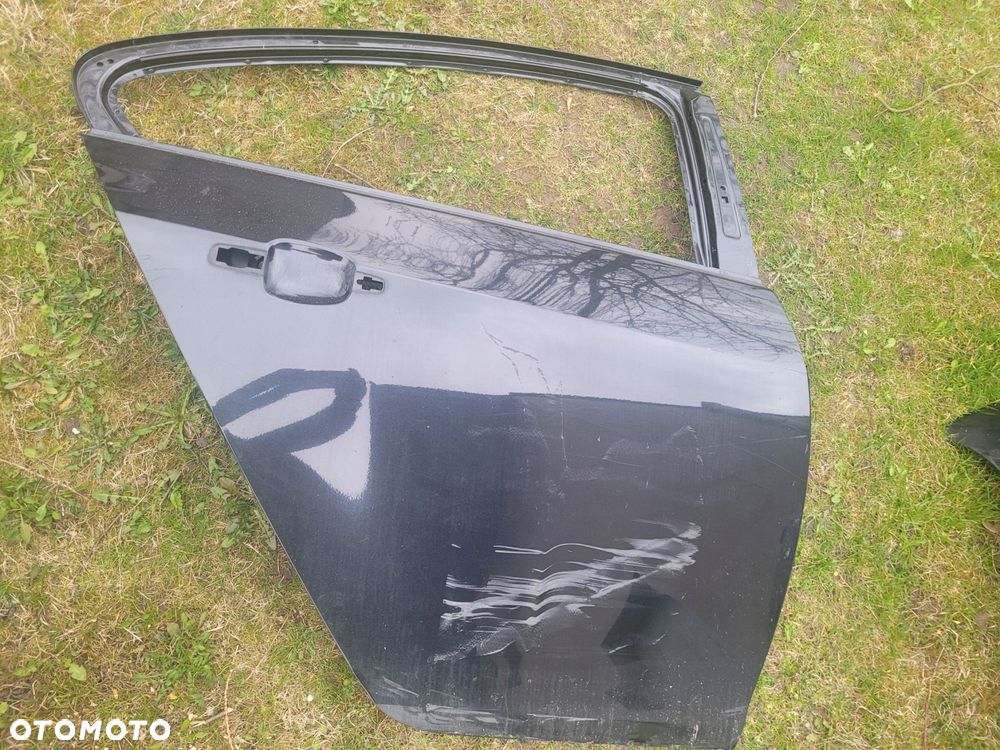 opel insignia a sedan drzwi prawy tył z22c