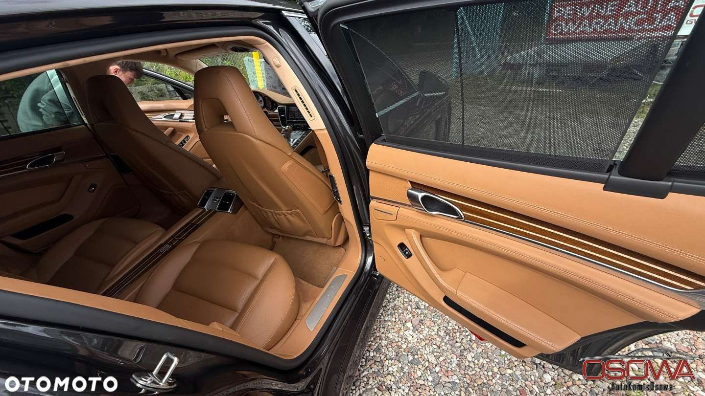 Porsche Panamera - 40