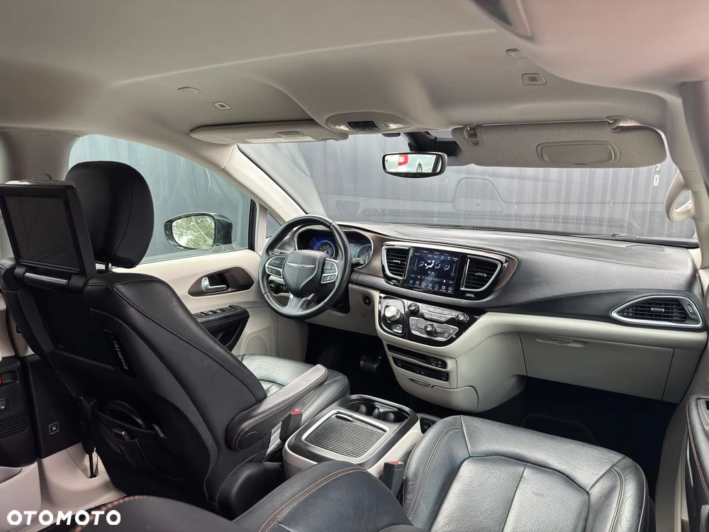 Chrysler Pacifica - 8