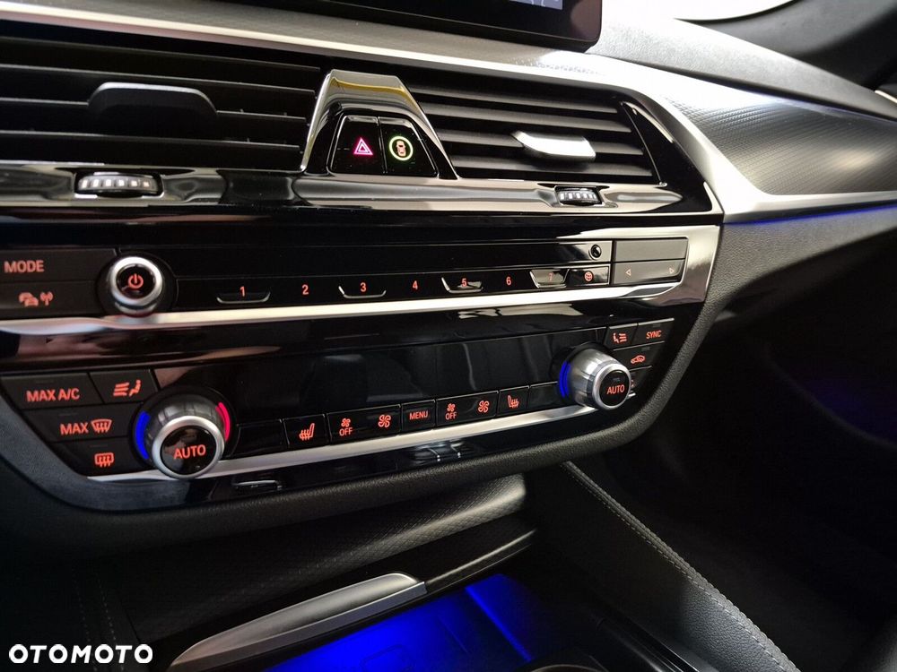 BMW Seria 5 530d xDrive mHEV M Sport sport - 32