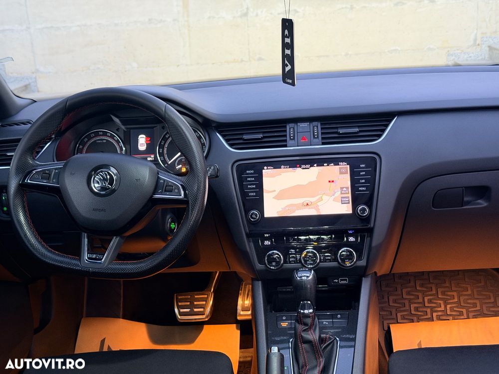 Skoda Octavia 2.0 TDI DSG RS - 17