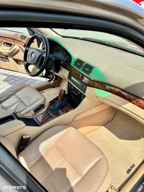 BMW Seria 5 525i - 11