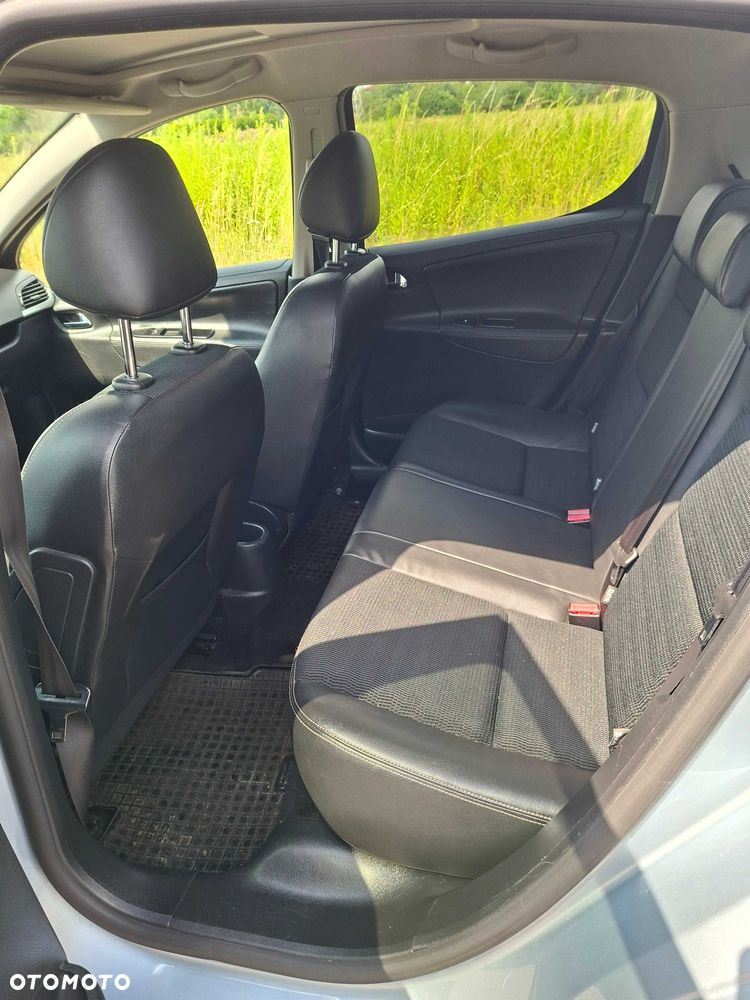 Peugeot 207 - 8