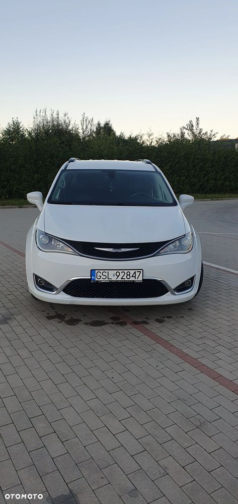 Chrysler Pacifica - 20