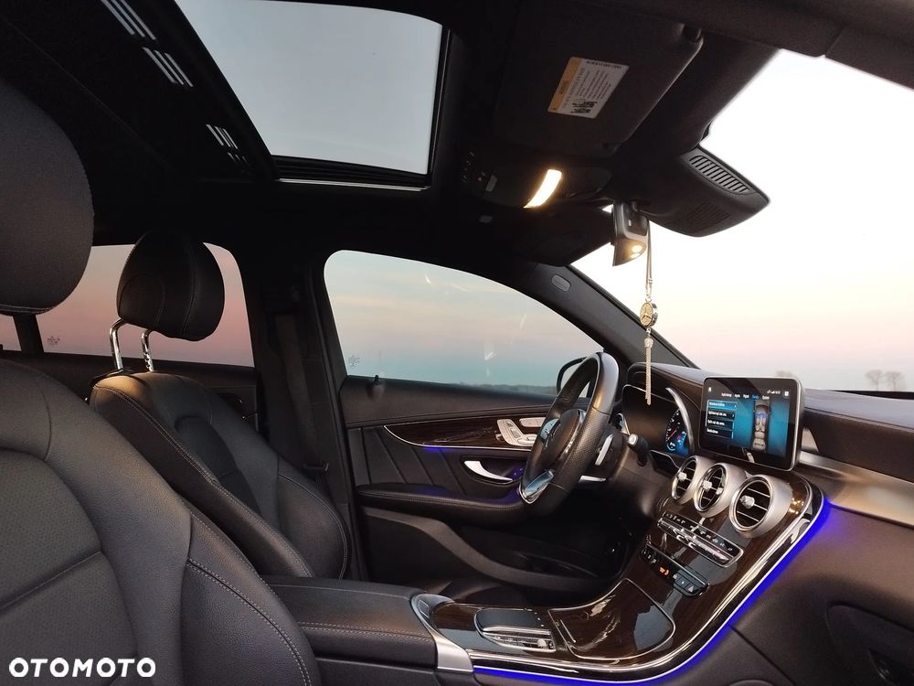 Mercedes-Benz GLC 300 4Matic 9G-TRONIC AMG Line - 28