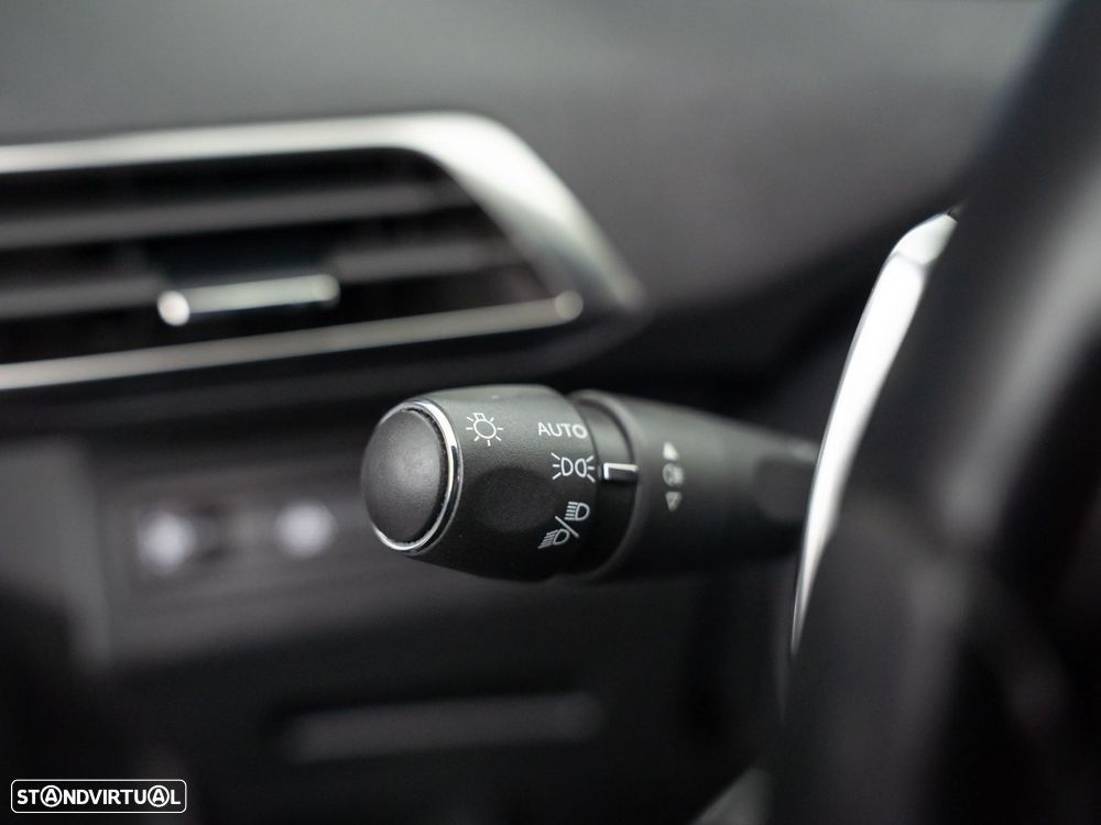 Peugeot 3008 1.6 Hybrid Allure e-EAT8 - 21