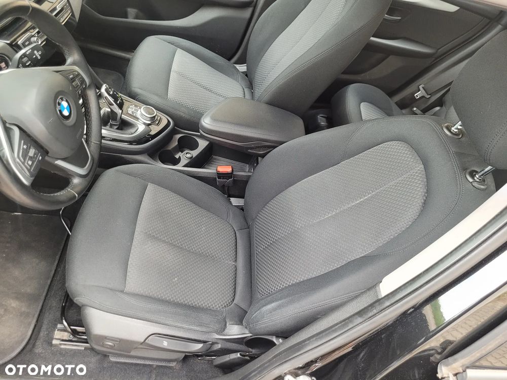 BMW Seria 2 218d - 19