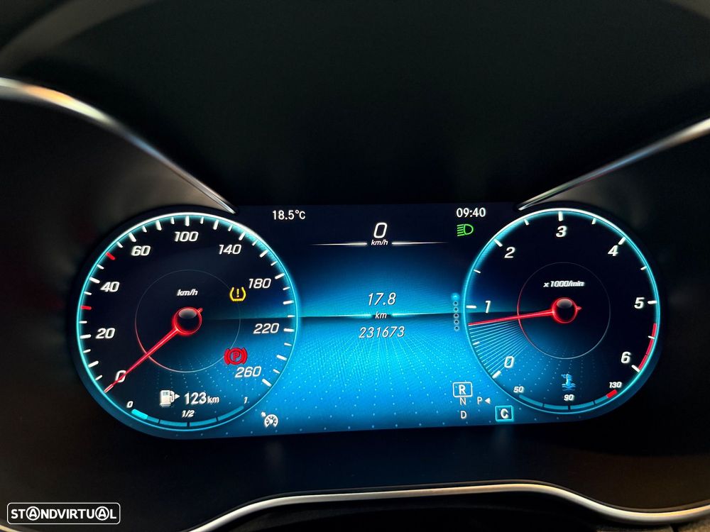 Mercedes-Benz GLC 220 d Coupe 4Matic 9G-TRONIC AMG Line - 23