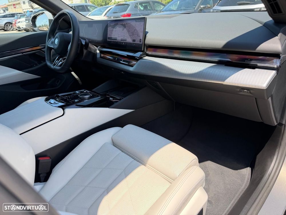 BMW 530 e Pack Desportivo M Pro - 18