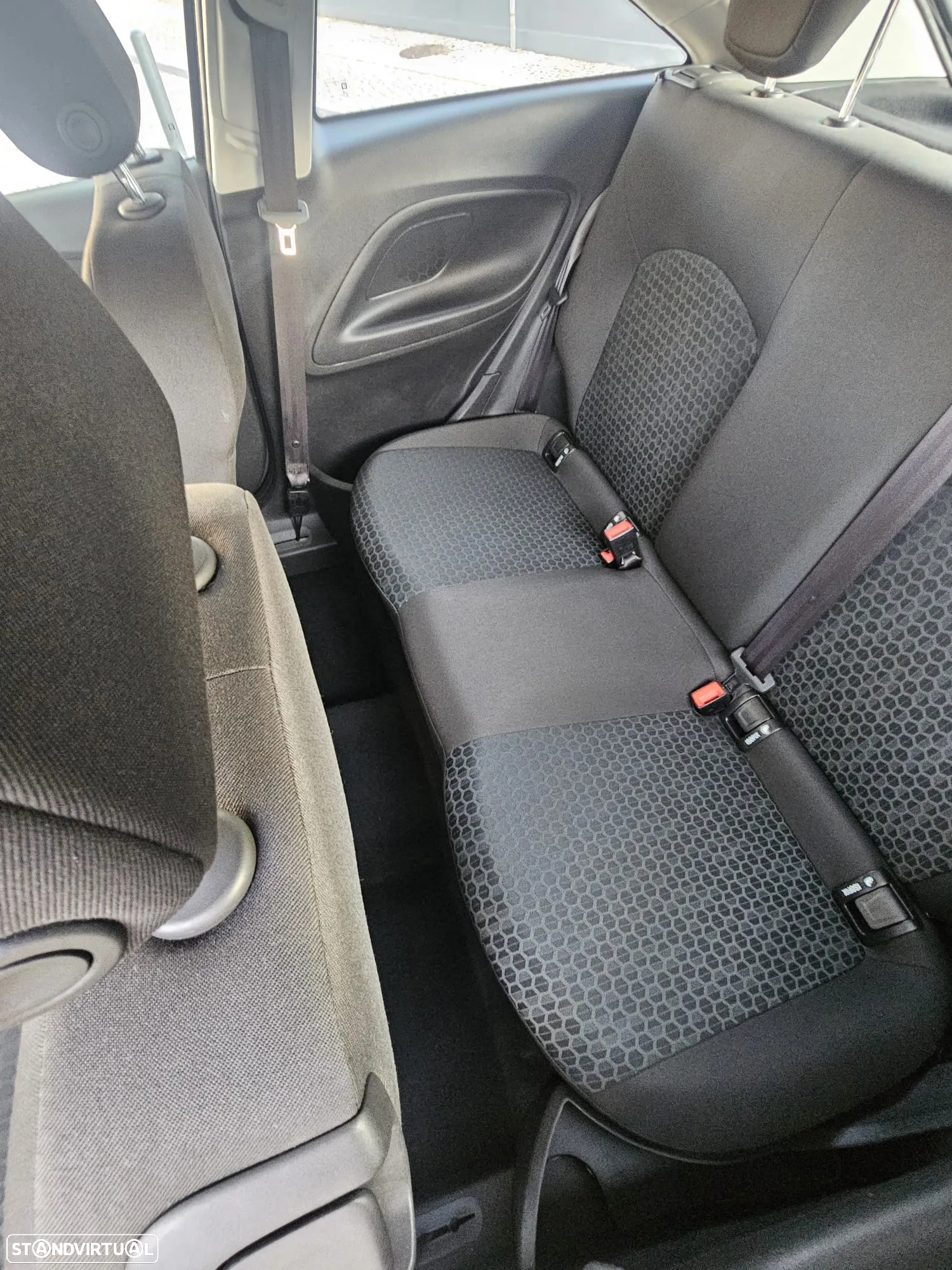 Opel Corsa 1.2 120 Anos - 5