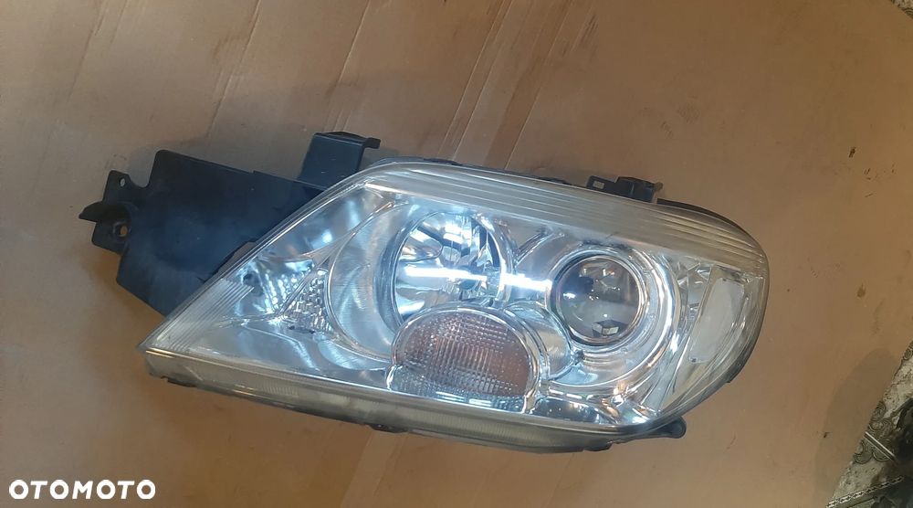 Lampa przód MITSUBISHI OUTLANDER I prawa lub lewa - 2