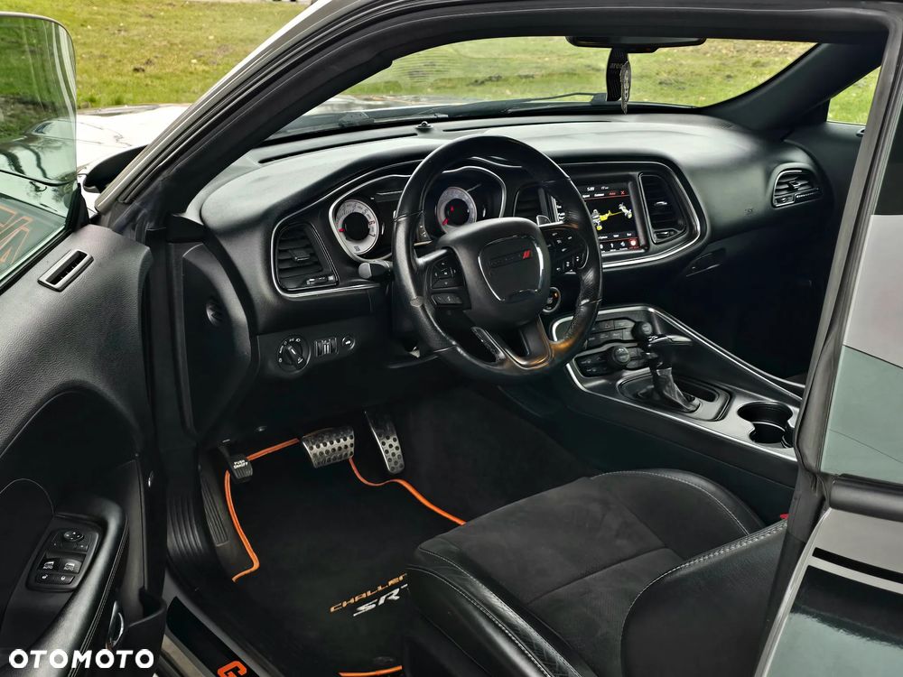 Dodge Challenger - 8