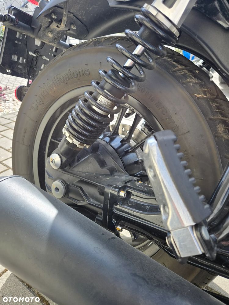 Moto Guzzi V9 - 9