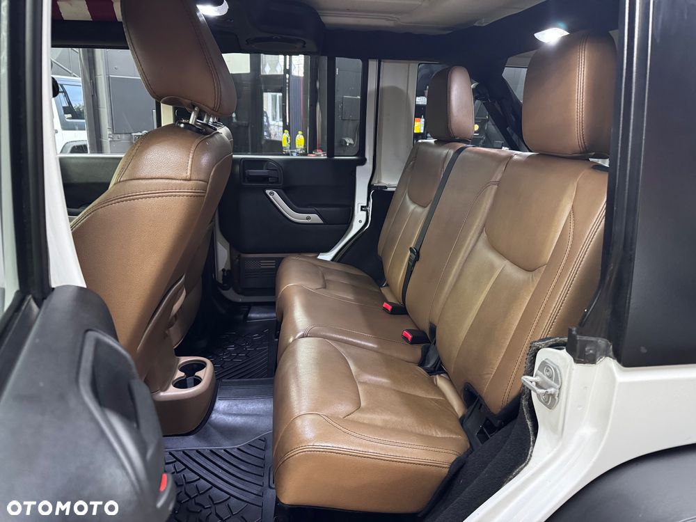 Jeep Wrangler 3.6 Unlim Sahara - 24