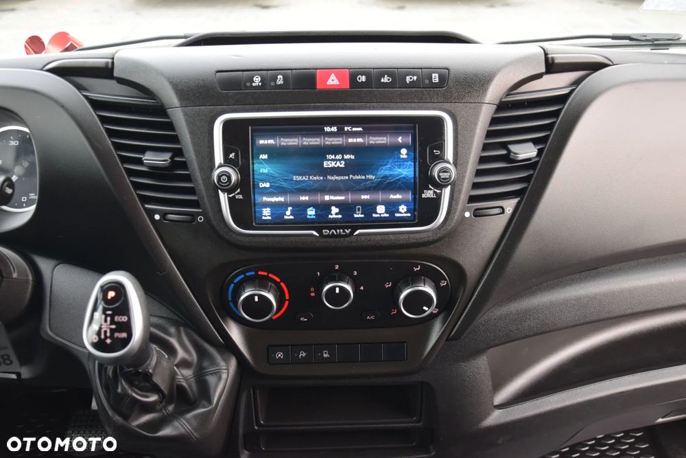 Iveco DAILY MAXI 35S14 / 2.3 - 140 KM / AUTOMAT HI-MATIC / NOWY MODEL / 3 OSOBY / DOSTAWCZE / BLASZAK / KAMERA COFANIA / TEMPOMAT / KLIMA / 2022 / SERWISOWANY / SPROWADZONY Z NIEMIEC - 34