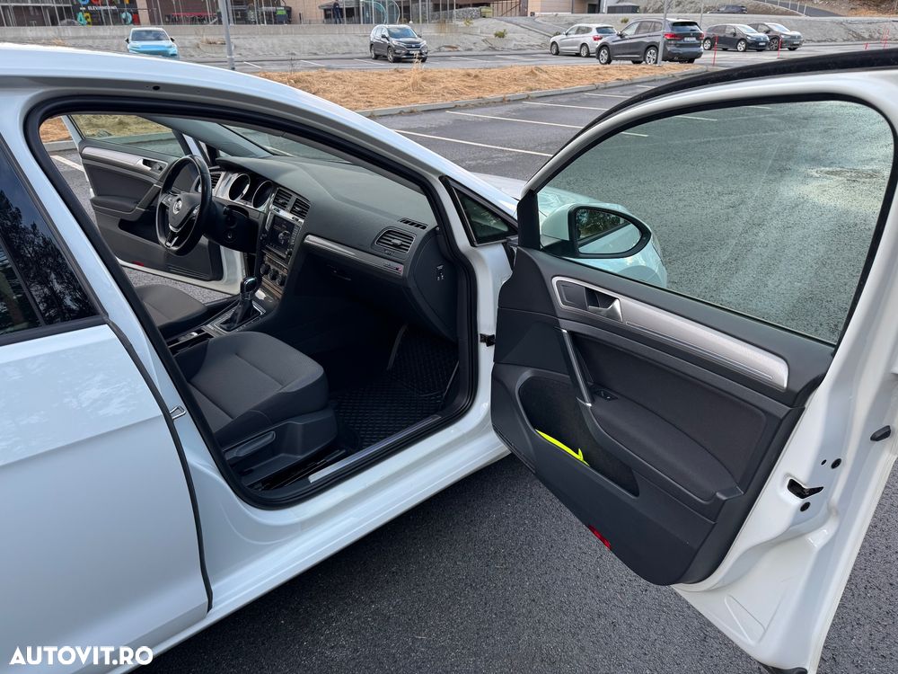 Volkswagen e-Golf - 14