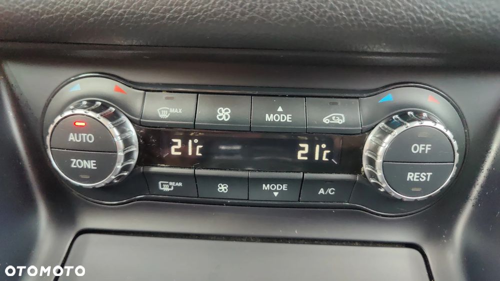 Mercedes-Benz CLA 200 7G-DCT - 24