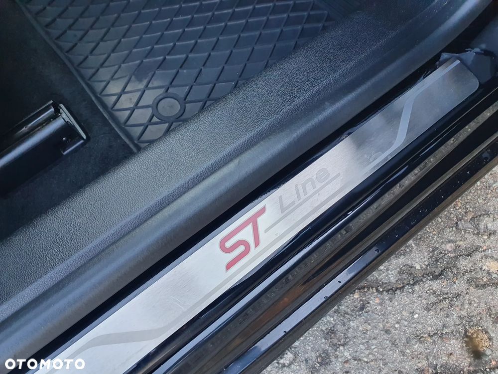 Ford Focus 1.5 EcoBlue STart-Stopp-System ST-LINE X - 24