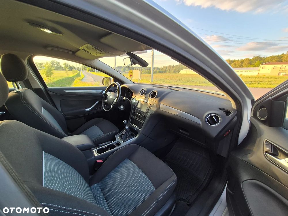 Ford Mondeo 1.8 TDCi Ambiente - 24