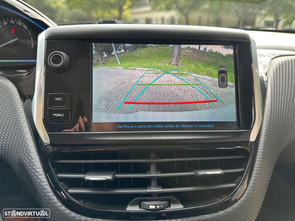 Peugeot 2008 1.2 PureTech Allure EAT6 - 25