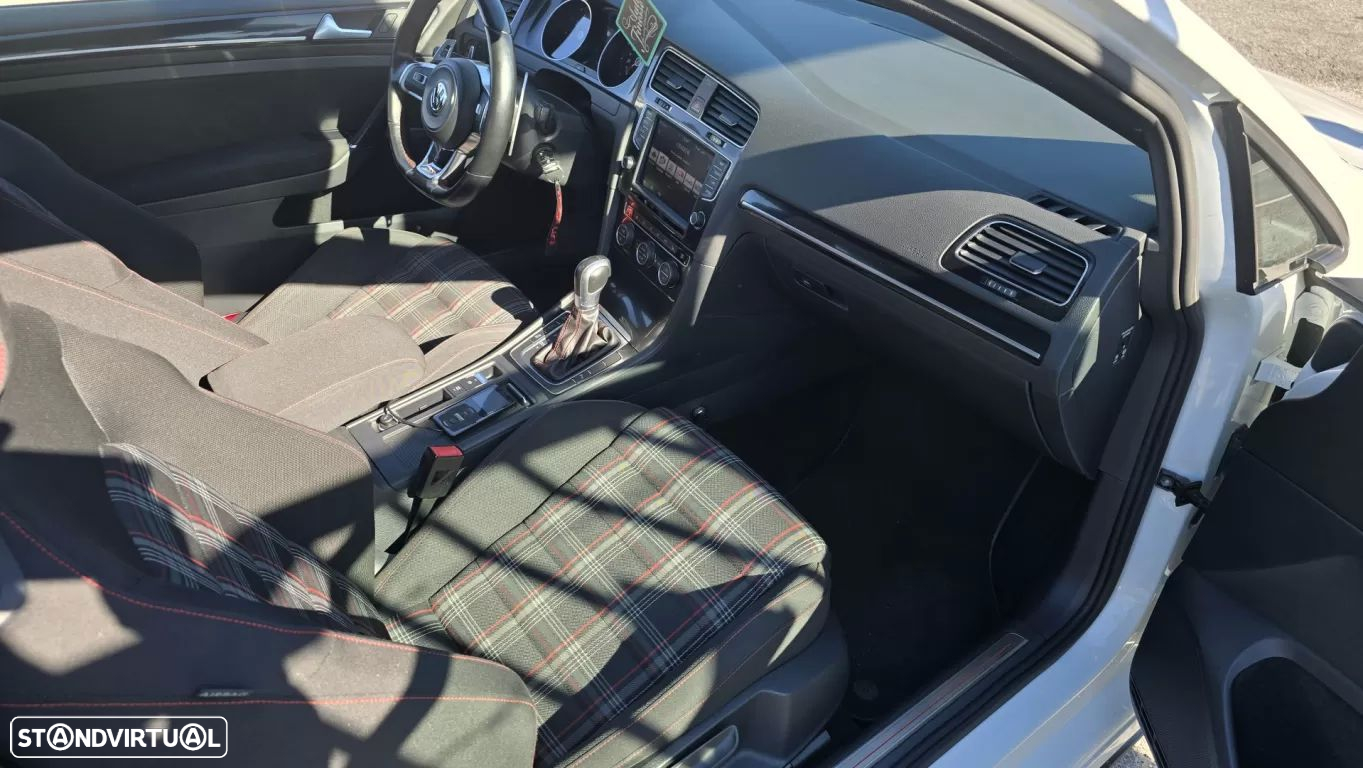 VW Golf 2.0 TSi GTi DSG Performance - 29