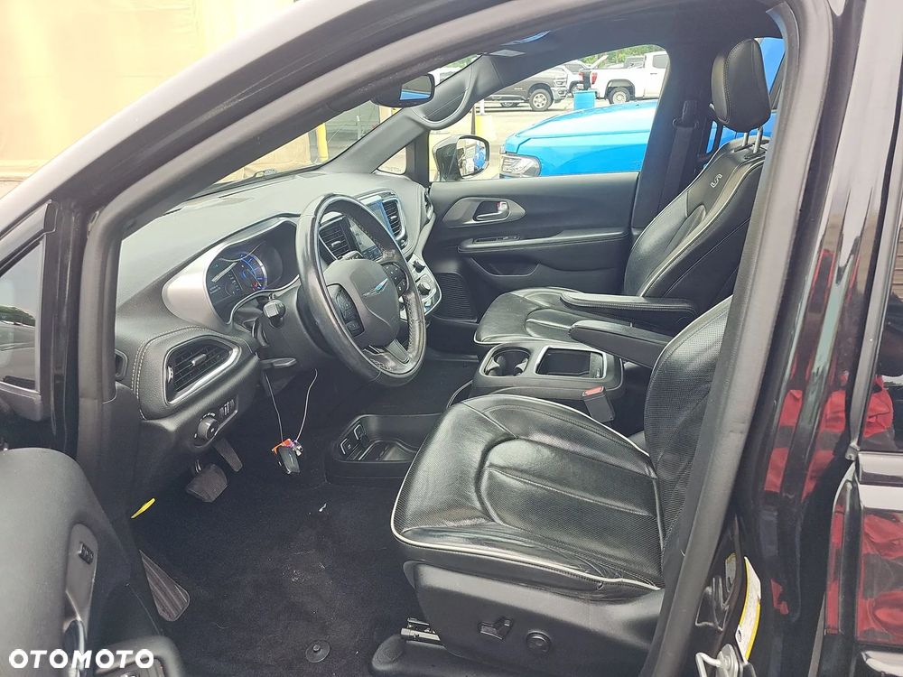 Chrysler Pacifica - 7