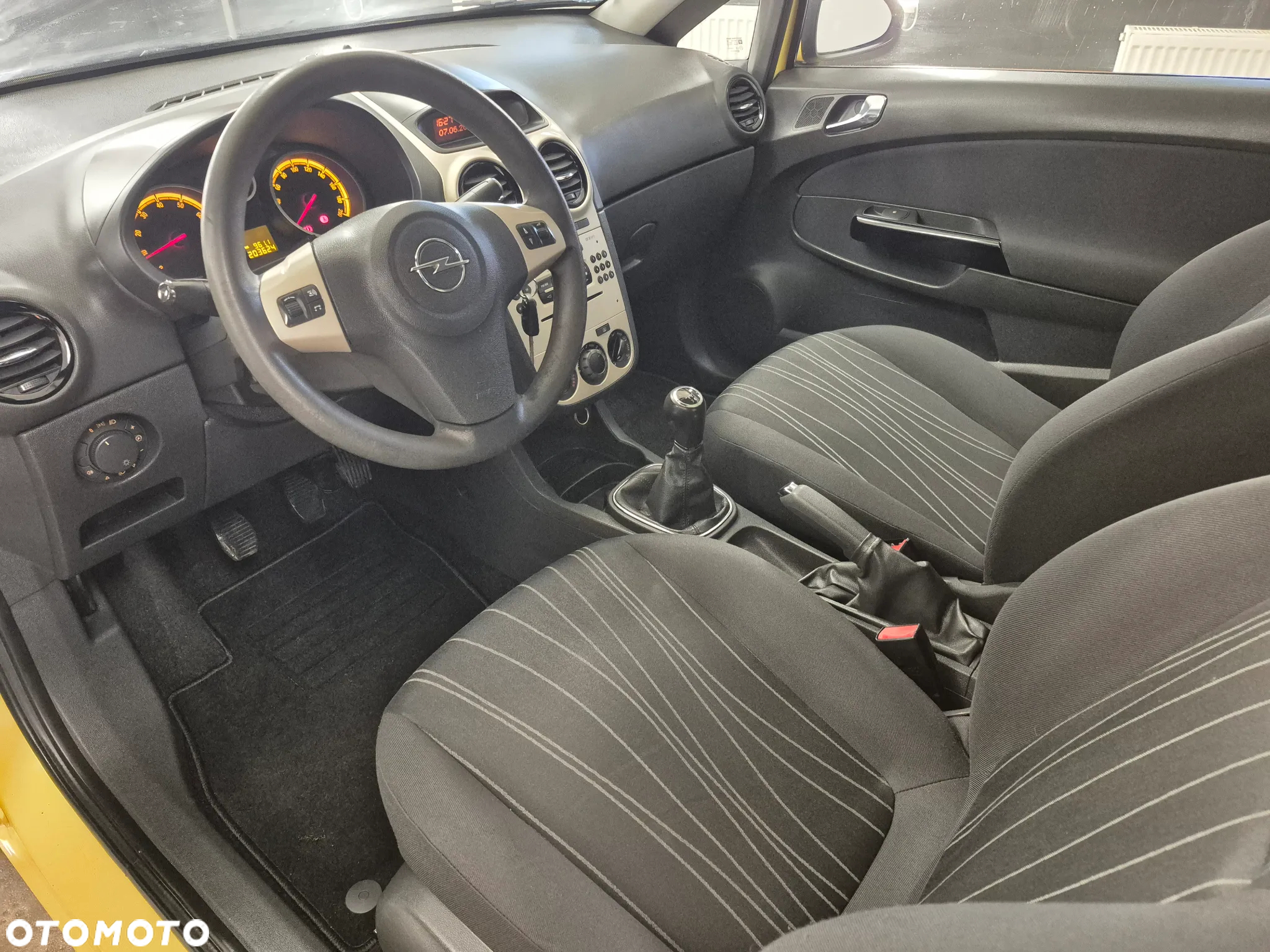 Opel Corsa 1.2 16V - 18