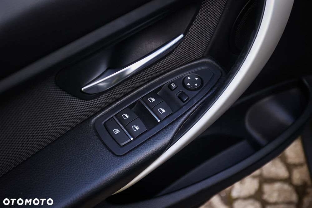 BMW Seria 3 318d Edition Luxury Line Purity - 17