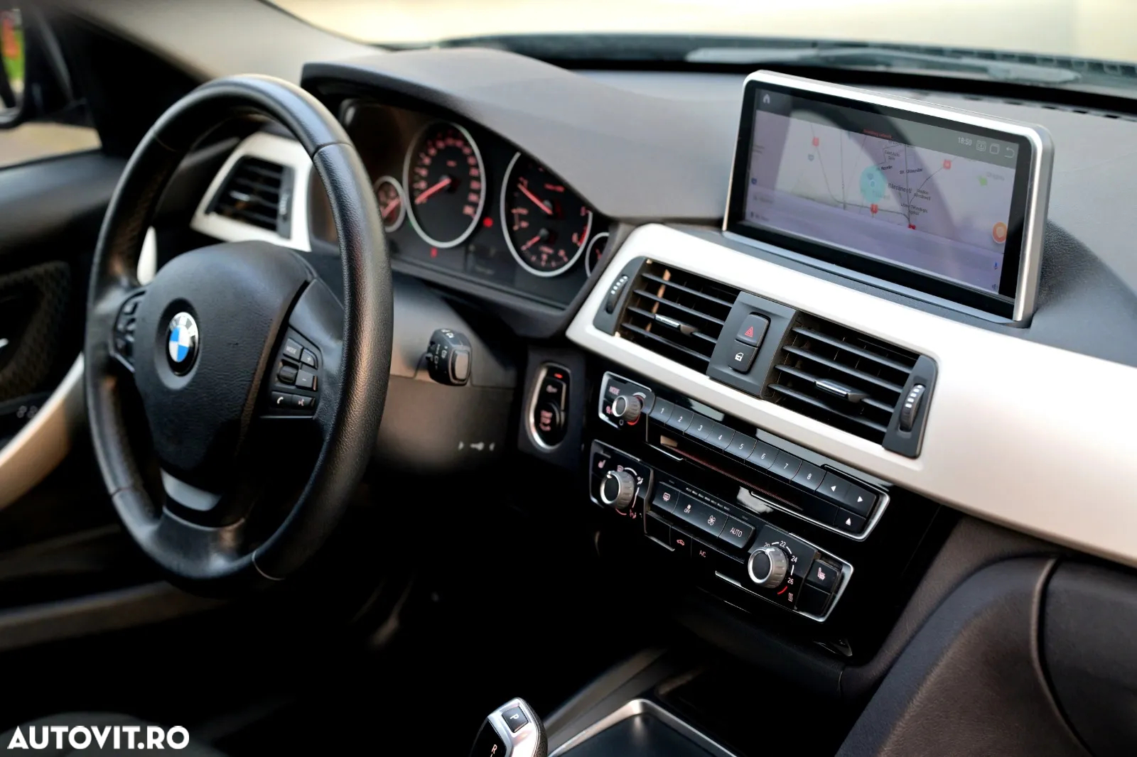BMW Seria 3 320d Touring xDrive Aut. - 26