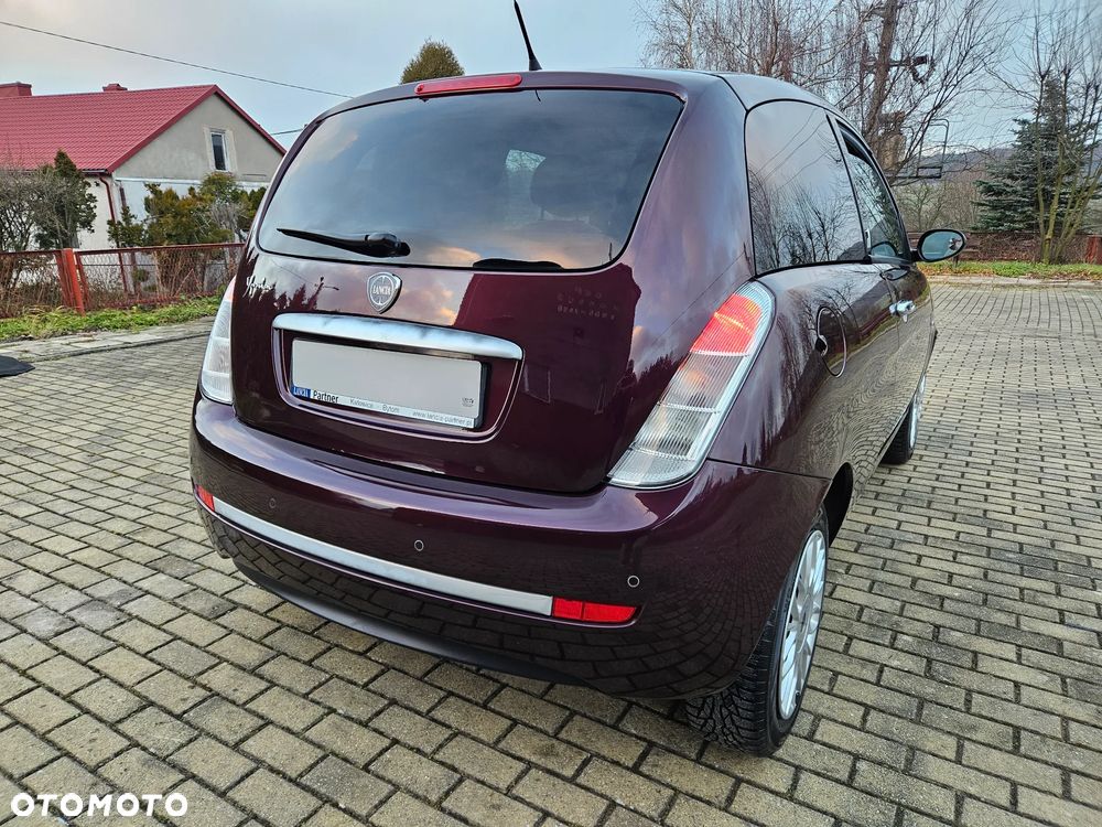Lancia Ypsilon 1.4 8V Platino (4 os.) - 8