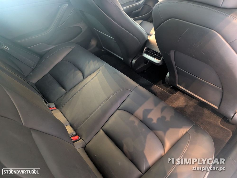 Tesla Model 3 - 8