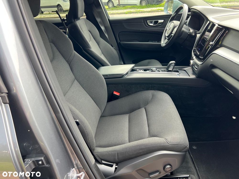 Volvo XC 60 B4 B Momentum Pro - 10