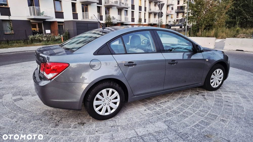 Chevrolet Cruze 1.6 Base - 4