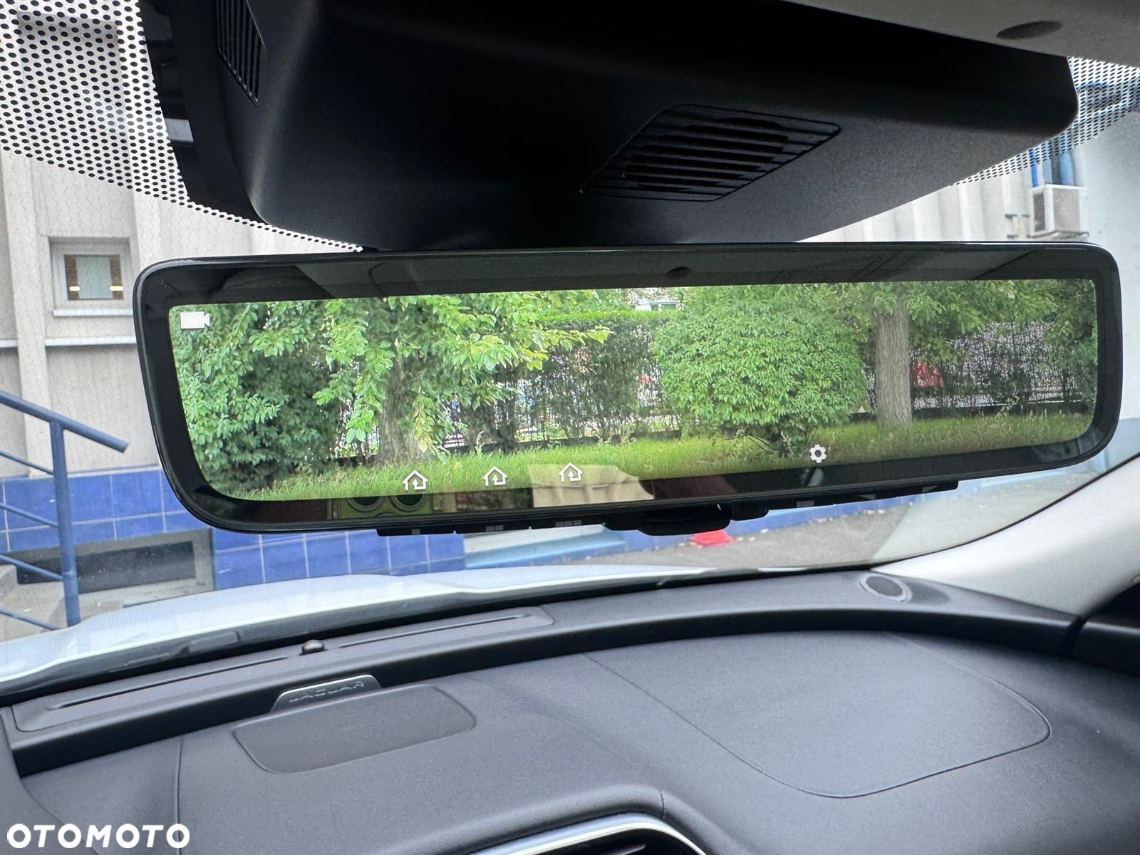 Jaguar XE - 7