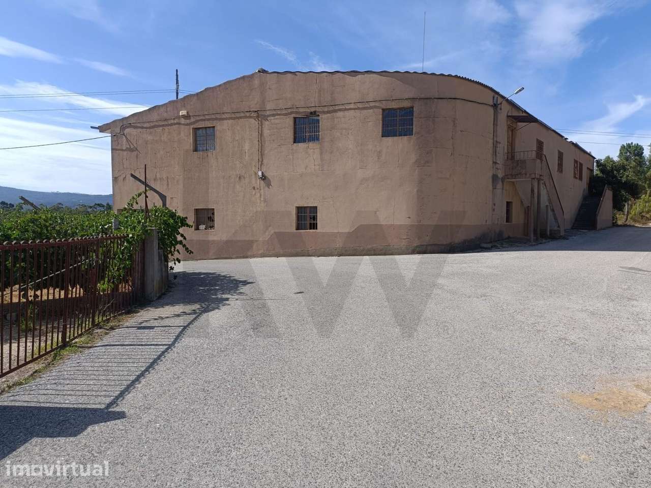 Armazém / Espaço Industrial com 700 m2 de Construção e Terreno de 3.64 - Grande imagem: 2/29