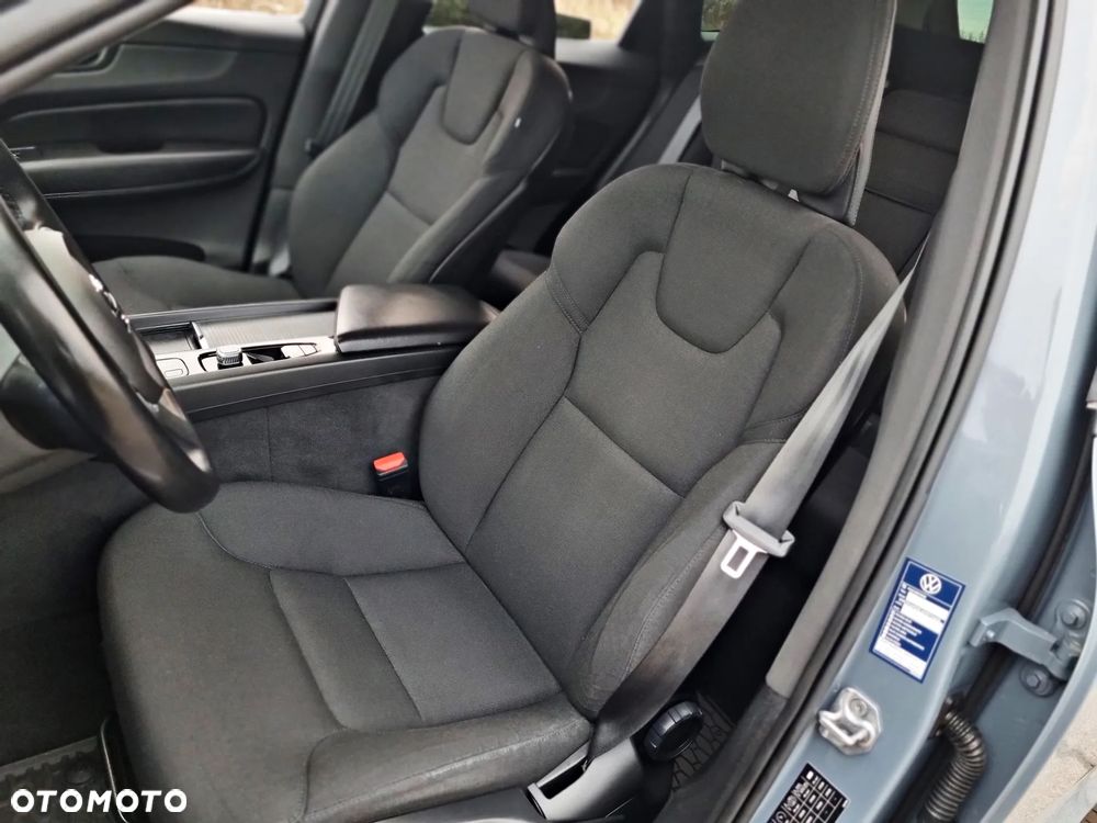 Volvo XC 60 B4 D AWD Geartronic Momentum Pro - 22