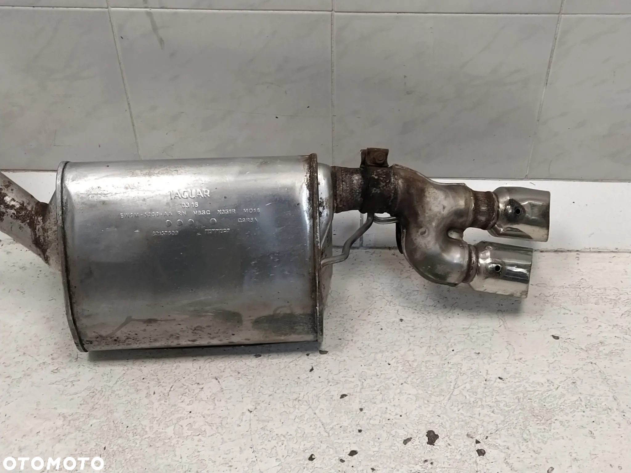 JAGUAR XJ XJR X351 2014-2019 5.0 WYDECH TŁUMIK PRAWY ORYGINAŁ - 10