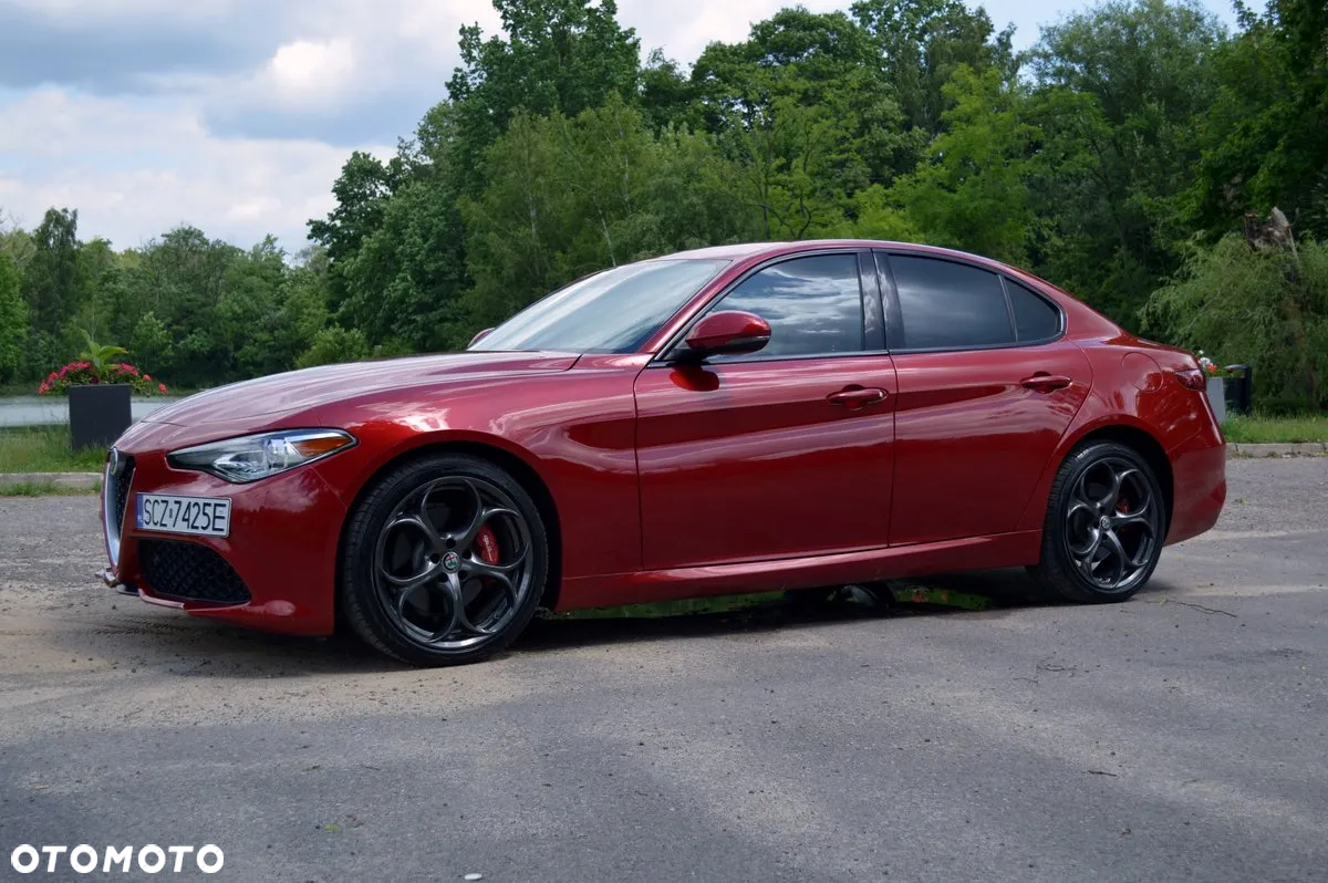 Alfa Romeo Giulia 2.0 Turbo 16V AT8-Q4 Veloce - 3