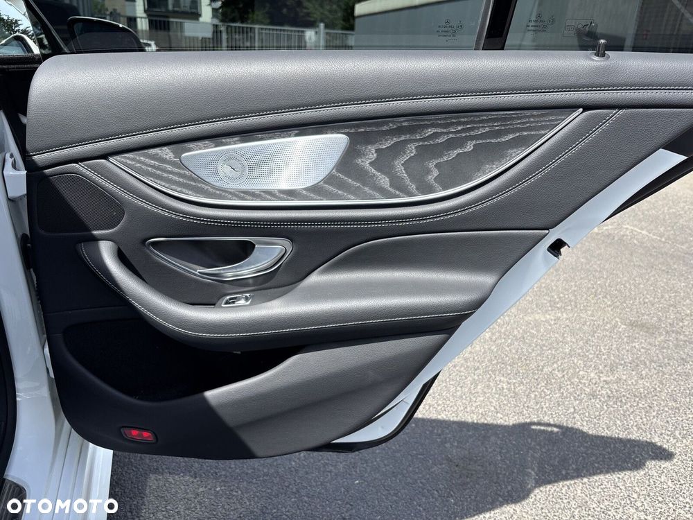 Mercedes-Benz CLS 300 d 4-Matic AMG - 23