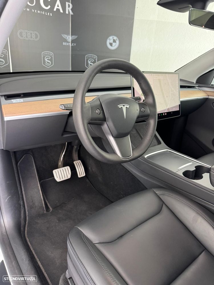 Tesla Model Y Performance Dual Motor AWD - 16