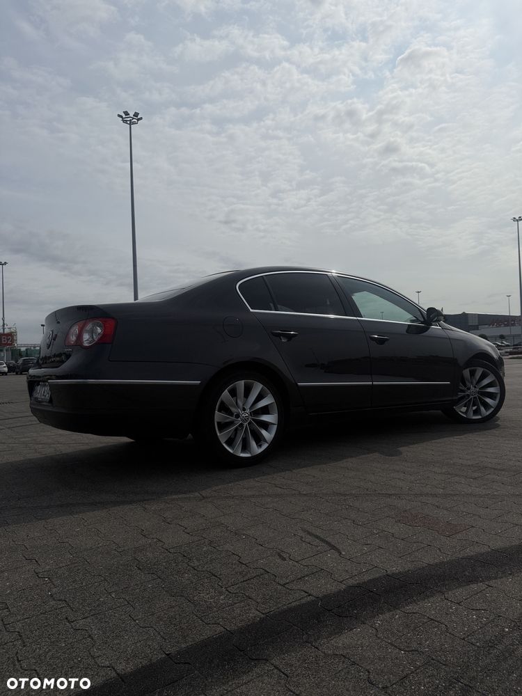 Volkswagen Passat 2.0 TDI DPF Highline - 8