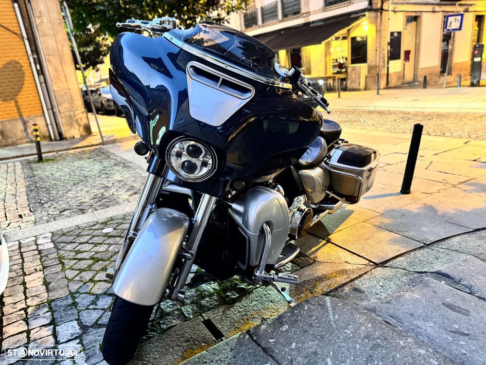 Harley-Davidson FLHXS STREET GLIDE CVO - 1